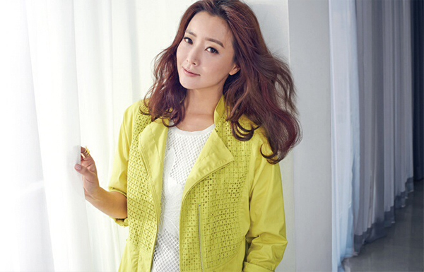 Cô đào Hàn tươi xinh trong loạt hình quảng cáo mới trên tạp chí số mới.