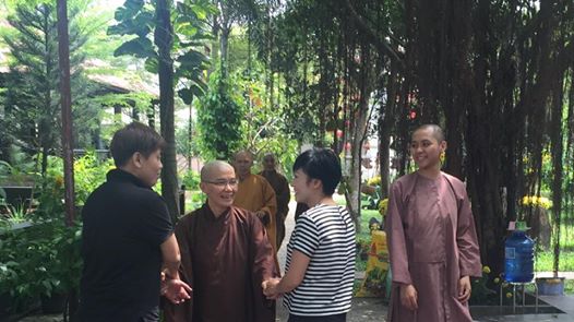 Phương Thanh đi chùa Liên Trì ở Củ Chi.