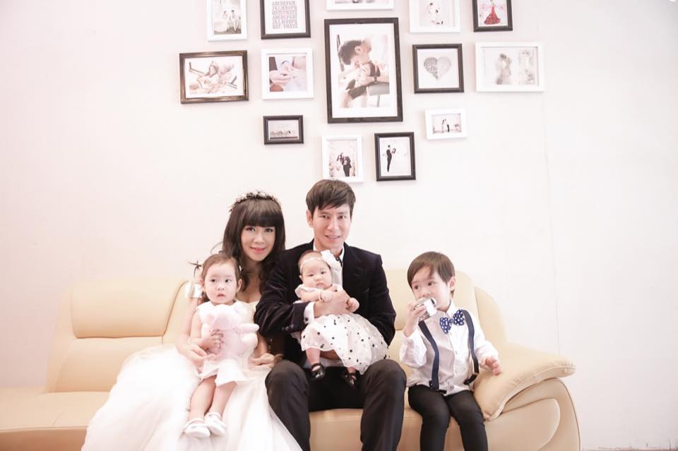 Gia đình Lý Hải hạnh phúc trong bộ ảnh đầu năm mới