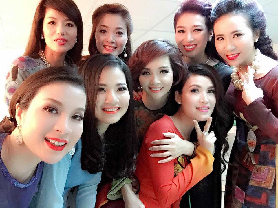 Mai Thu Huyền khoe ảnh chụp cùng với cực người mẫu Băng Châu, Thanh Mai, hoa hậu Trần Thi Quỳnh, quý bà Thu Hương...