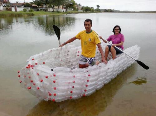 Những chai nhựa bỏ đi có thể trở thành một chiếc thuyền 'không bao giờ chìm'.