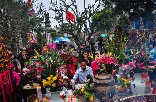 Lễ Khai ấn đền Trần xuân Ất Mùi sẽ được tổ chức trang trọng theo nghi thức truyền thống, diễn ra vào 22h đêm 14 rạng sáng 15 tháng Giêng (tức đêm 4 rạng sáng 05/03/2015) tại phường Lộc Vượng, thành phố Nam Định.