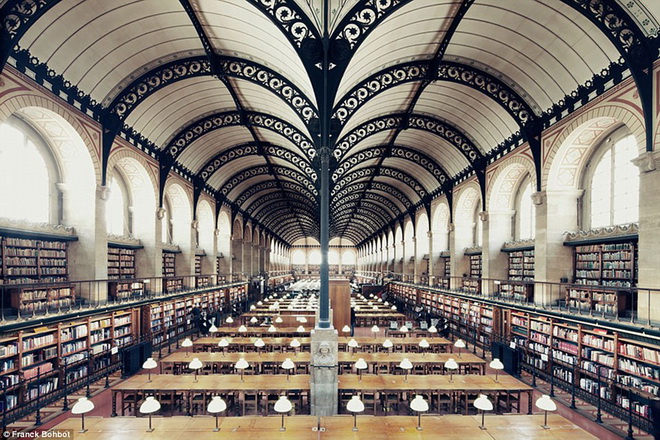 Thư viện Bibliothèque Sainte-Geneviève , Paris thành lập năm 1851.