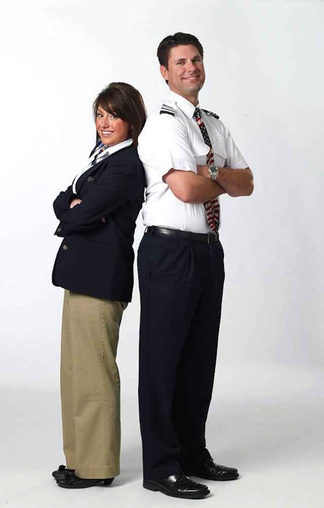 Đồng phục hãng Southwest Airlines, Mỹ: Có vẻ như hãng đã đặt nhầm đơn hàng từ thập niên 90. Theo Huffington Post, bộ đồng phục này khiến các nữ tiếp viên mất hết vẻ duyên dáng và thanh lịch thường thấy.