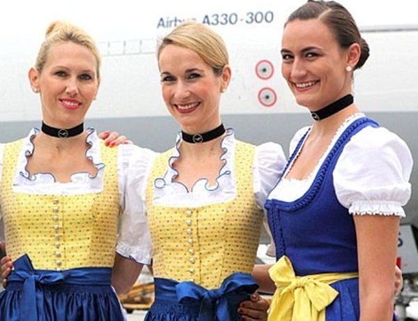 Đồng phục hãng Lufthansa, Đức: Với mục đích nhằm chúc mừng lễ hội Oktoberfest năm 2005, các nữ tiếp viên đã mặc chiếc váy truyền thống của người Bavaria. Nhưng do thiết kế quá xấu và rườm rà, bộ đồng phục này đã bị chê tơi bời trên nhiều mặt báo.