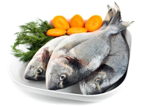Thịt cá và hải sản cũng rất giàu vitamin B12 và B2, những người không hấp thụ đủ các loại vitamin này cũng dễ bị lở loét miệng gây ra sâu răng.