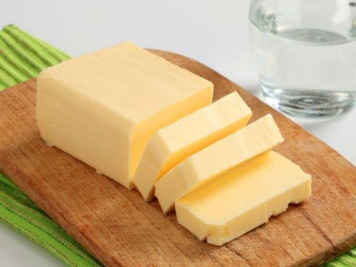Bơ rất giàu canxi, giúp ngăn ngừa sâu răng hiệu quả. Nhiều người thích sử dụng bơ ít béo hơn loại thông thường vì họ tin rằng tốt hơn cho sức khỏe.