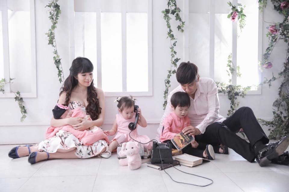 Trên trang cá nhân, Lý Hải - Minh Hà khoe những khoảnh khắc hạnh phúc bên ba con.