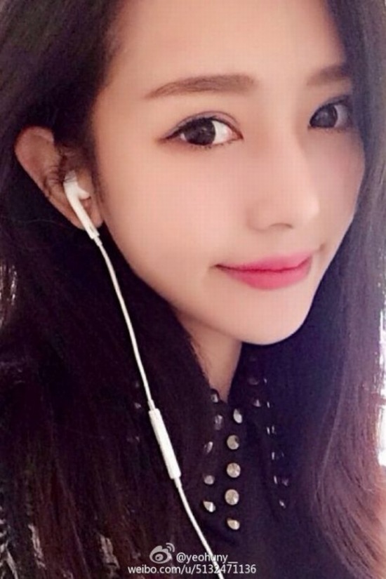 Nữ sinh Việt có gương mặt giống ca sĩ Trương Lương Dĩnh đang gây sốt cộng đồng mạng Trung Quốc vì quá xinh đẹp.