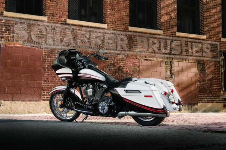 Mô tô Harley có trị giá khoảng 2,4 tỷ đồng, tương đương một chiếc xe ô tô hạng sang.