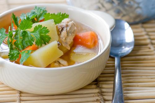Canh/Soup - những người đau hoặc viêm loét dạ dày nên thường xuyên nấu các loại canh/soup. Một phần vì thức ăn khi đó đã được nấu chín, không gây áp lực với hệ tiêu hóa và giảm thiểu chất béo hấp thụ vào cơ thể.
