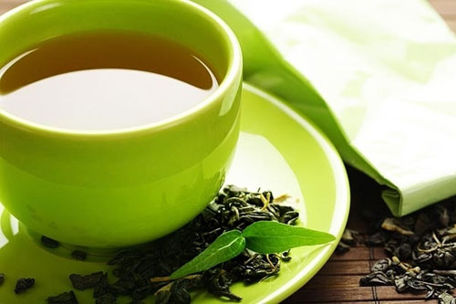 Trà xanh: Thưởng thức một tách trà nóng, nó giúp chống oxy hóa, tăng cường sức khỏe