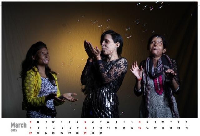 Mới đây, Quỹ Chhany Foundation (Ấn Độ) vừa thực hiện chụp một bộ ảnh các nạn nhân bị tấn công axit để làm một bộ lịch.