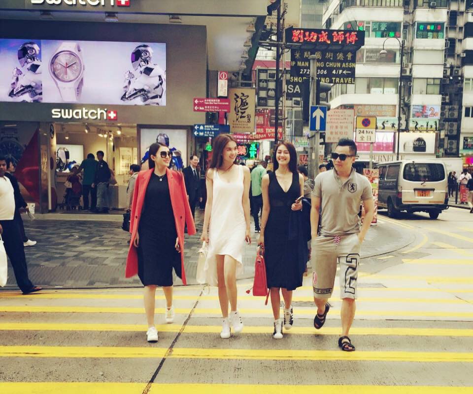 Ngọc Trinh, Khắc Tiệp dạo phố và mua sắm ở Hồng Kông.
