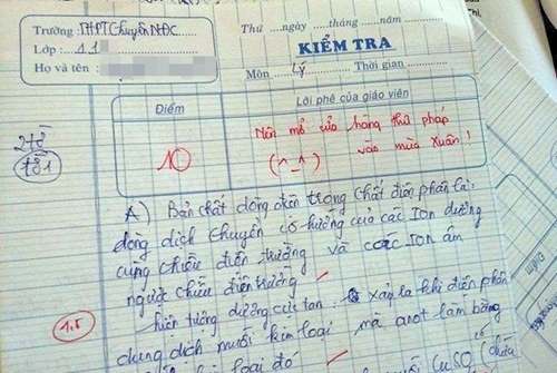 Bài kiểm tra Vật lý của một học sinh lớp 11 được giáo viên chấm 10 điểm, cùng lời phê nhí nhảnh.