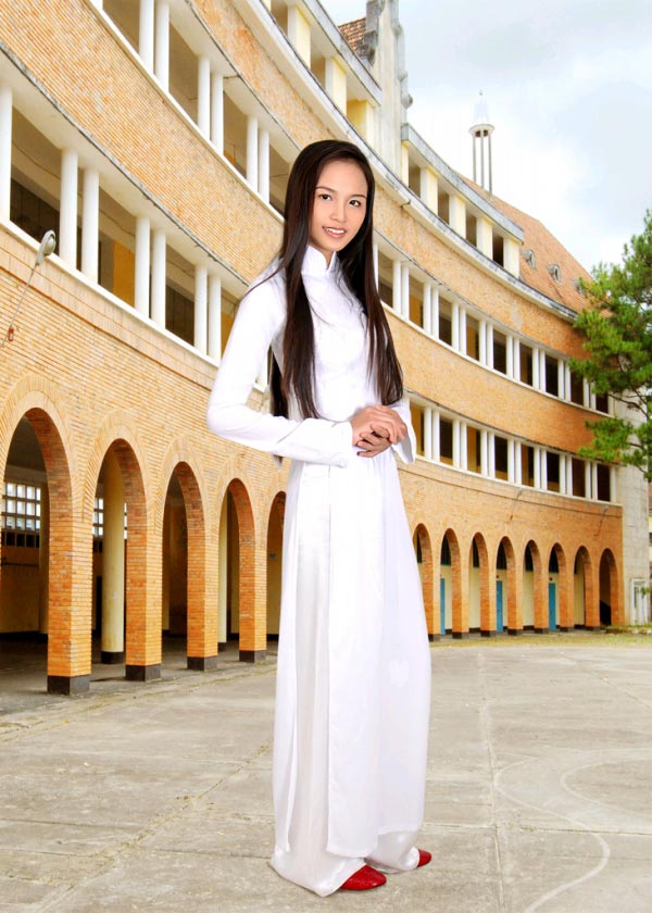 Hoa hậu Diễm Hương và nhan sắc xinh xinh bình thường khi còn học cấp 3.