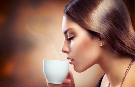 Cà phê chứa nhiều chất chống ô-xy hóa tốt cho não bộ và giúp phòng ngừa một số dạng ung thư, cũng có tác dụng bảo vệ cơ thể khỏi bệnh tiểu đường týp 2.