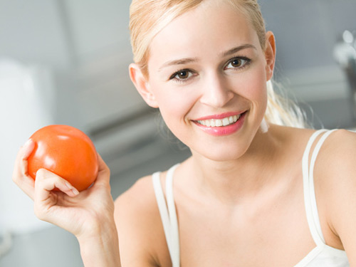 Tốt cho xương: Bộ xương của bạn cũng được hưởng lợi từ việc ăn cà chua. Trong một nghiên cứu gần đây, cà chua và các nguồn chứa lycopene khác được loại bỏ khỏi chế độ ăn của những phụ nữ mãn kinh trong vòng 4 tuần.