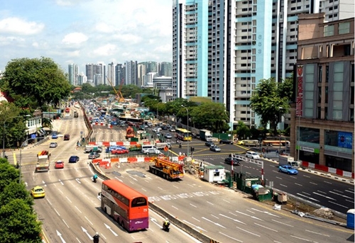 Ngày nay, con kênh đã được lấp, Serangoon đã trở thành siêu đại lộ với 15 làn đường chạy xuyên suốt từ Singapore sang Malaysia.