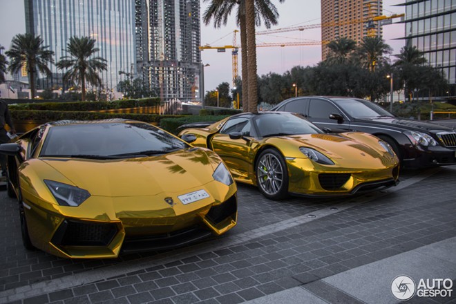 Xe dát vàng: Siêu xe là quá bình thường ở Dubai, do đó giới giàu có còn tiến thêm một bước để thể hiện đẳng cấp của mình, đó là dát vàng toàn bộ xe.
