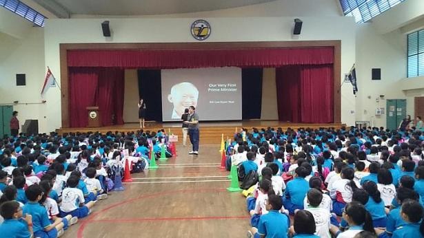 Giờ sinh hoạt tại trường tiểu học Telok Kurau trở thành giây phút tưởng niệm cựu Thủ tướng Lý Quang Diệu.