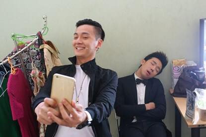 Trấn Thành chia sẻ bức ảnh hài hước giữa anh và Ngô Kiến Huy.