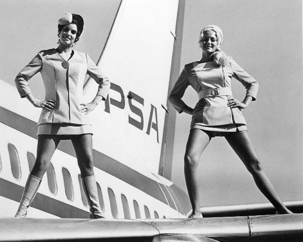 Vào năm 1960, những tiếp viên hàng không là những người sở hữu vẻ đẹp thanh thoát.