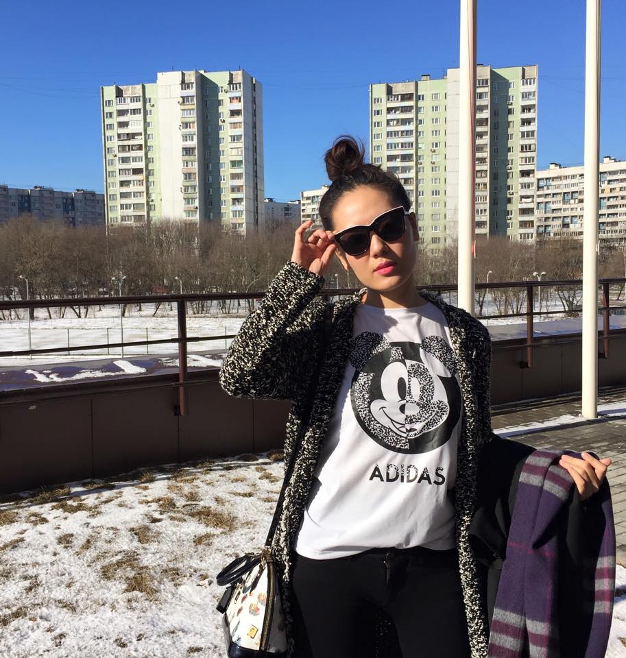 Phương Linh đi chơi tuyết ở Nga.