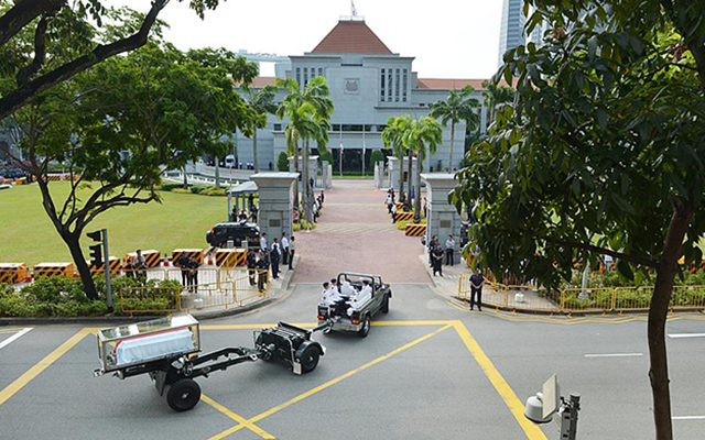 Ngày 25/3, linh cữu của cựu Thủ tướng Singapore được rước từ tư gia đến Tòa nhà Quốc hội.