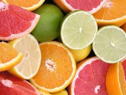 Các loại trái cây có múi chứa nhiều vitamin C và axit folic. Những loại quả như cam, chanh, quýt có thể cung cấp cho bạn chất xơ cũng như các chất chống oxy hóa mà không bổ sung thêm calo.