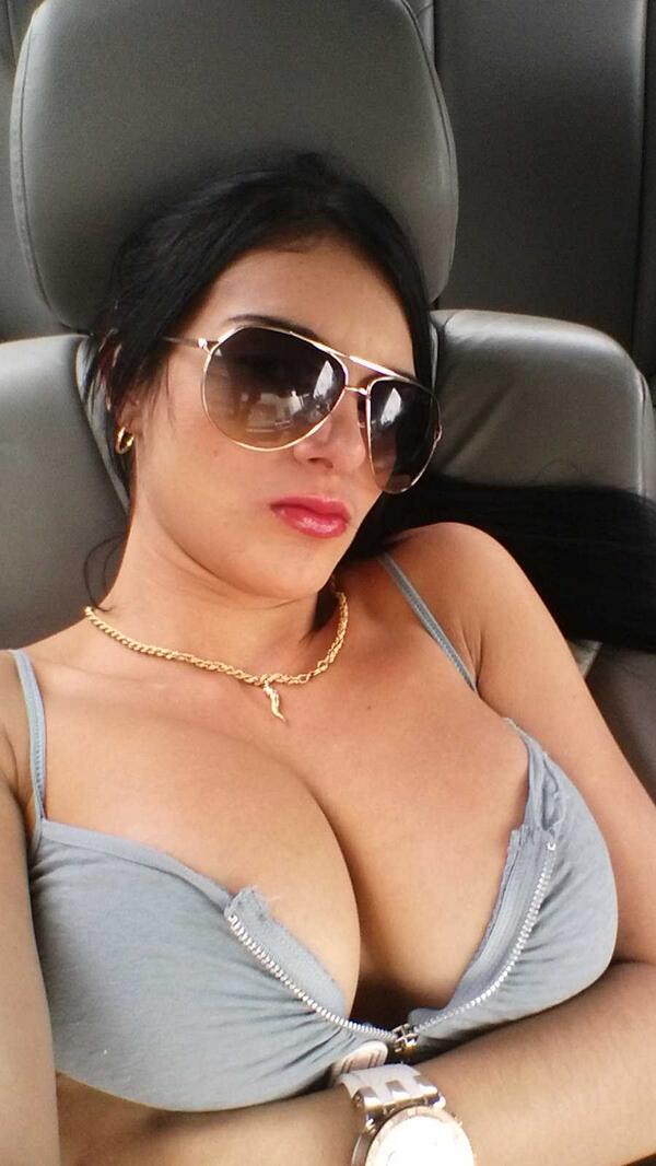 Người mẫu Venezuela mặc corset để có thân hình sexy.