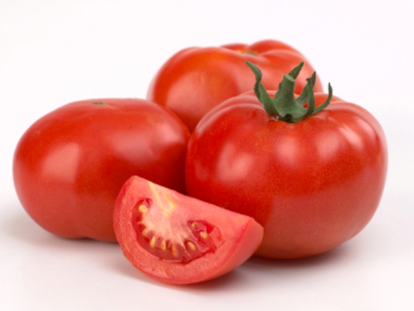 Các nghiên cứu cho thấy cà chua, một loại rau quả giàu chất chống ôxy hóa và lycopene. Có thể là vũ khí chống tia tử ngoại hiệu quả, giúp giảm thiểu những tổn thương trên da do các tia UV gây ra.