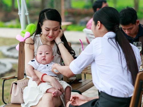 Tuấn Hưng lần đầu khoe con, Hương Baby đẹp ngỡ ngàng