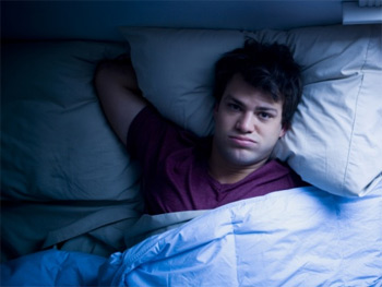 Khó chịu và thay đổi tâm tính: Thiếu ngủ làm suy yếu các dây thần kinh ảnh hưởng đến cảm giác ngon miệng và tâm trạng của chúng ta. Thiếu ngủ làm cho chúng ta buồn rầu và rất dễ cáu kỉnh.