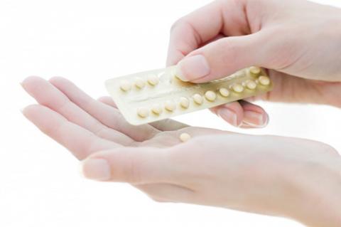 Người có lượng kinh nguyệt ra quá ít: Nếu uống thuốc tránh thai lâu dài khiến niêm mạc trong tử cung co lại, dẫn đến mất kinh.