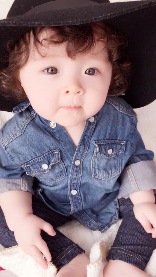 Con gái của Elly Trần được sinh vào tháng 8/2014 bằng phương pháp đẻ mổ và được đặt tên khai sinh là Mộc Trà, và thường được gọi là Cadie.