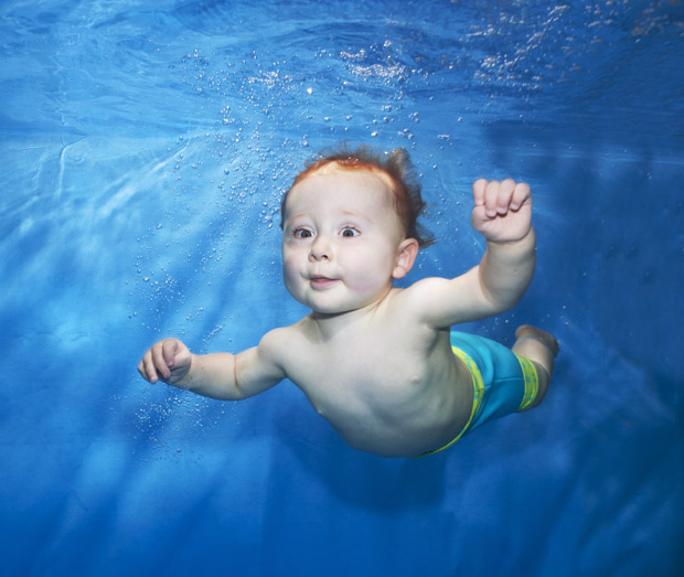 Chụp trẻ sơ sinh, đặc biệt là khoảnh khắc dưới nước không hề dễ.