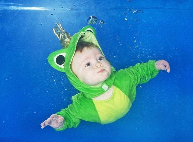 Hoàng tử ếch đang ngụp lặn trong nước tìm kiếm nàng công chúa chăng?