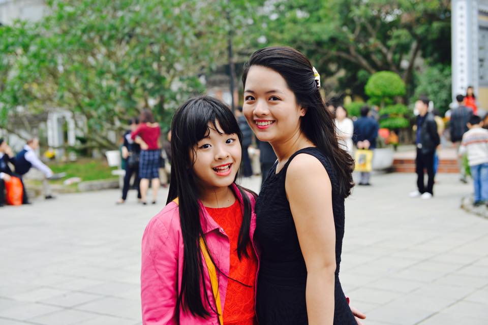 Hai con gái Hồng Mi và Hồng Khanh nhà diễn viên Chiều Xuân càng lớn càng mũm mĩm và điệu đà.