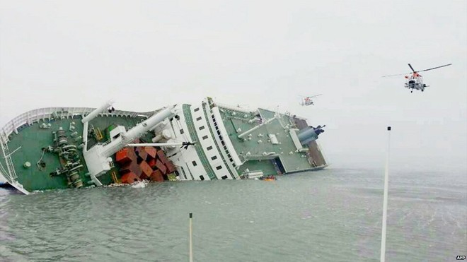 Tàu lật nghiêng về phía mạn trái trước khi chìm. Khi tai nạn xảy ra, thủy thủ đoàn yêu cầu hành khách ở trong phòng.