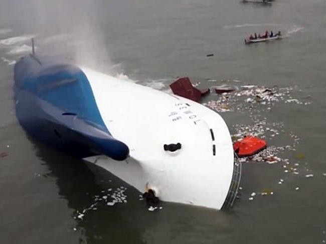 Nhiều hành khách mắc kẹt bên trong tàu lúc nó chìm.