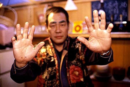 Kinh hoàng nghi lễ chặt ngón tay chuộc tội của Yakuza