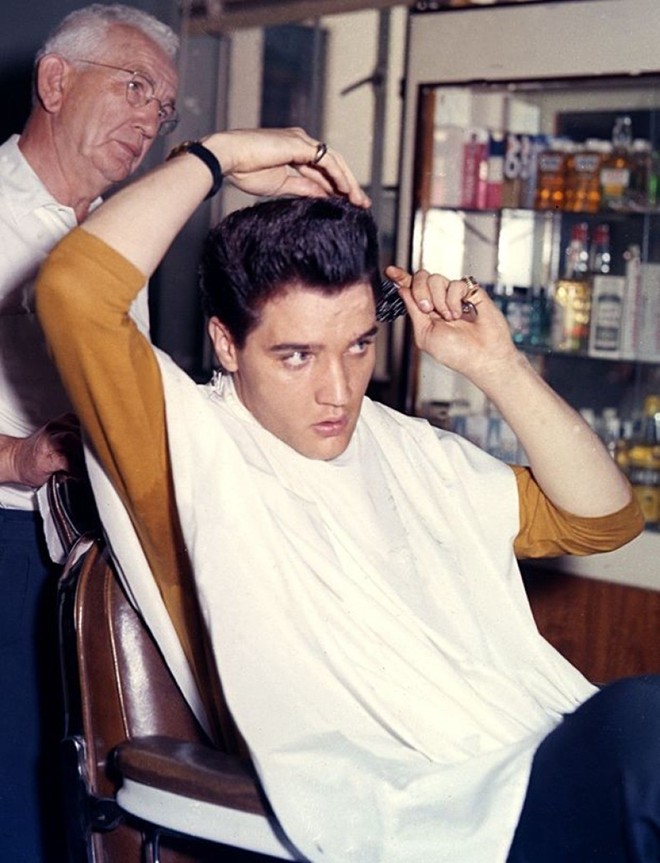 Tháng 11/2011, một mẫu tóc nữa của ông vua nhạc Rock n’ Roll, Elvis Presley được đấu giá 1.500 USD.