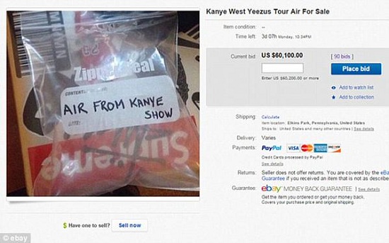 Túi không khí được lấy trong một show diễn của Kanye cũng được bán đấu giá.