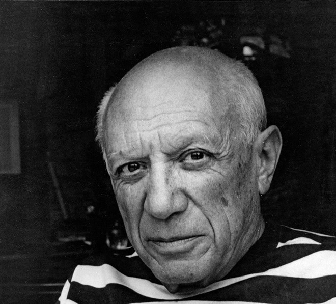 Sự nổi tiếng cũng các bức họa khiến cho những món đồ liên quan đến Picasso thu hút sự chú ý của các nhà sưu tập và người hâm mộ. Đáng kể nhất là chiếc máy ảnh được dùng để chụp Picasso được bán với giá 2,19 triệu USD năm 2012.