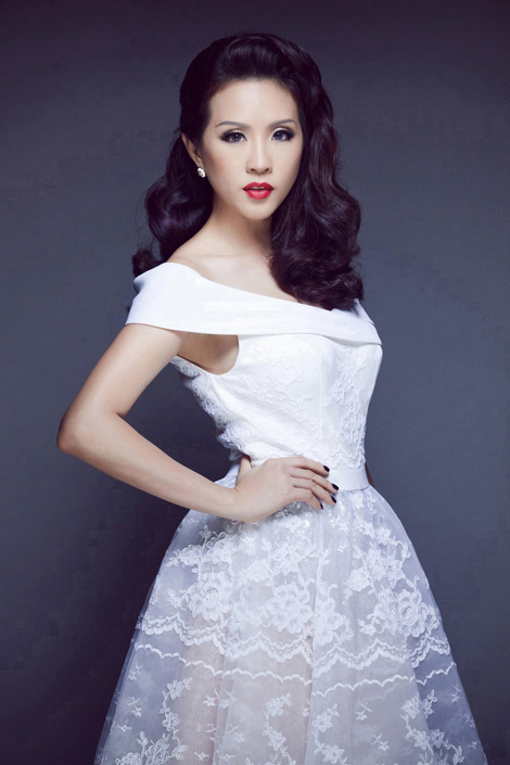 Khuôn mặt thanh tú, vóc dáng mảnh mai cùng làn da trắng ngần, Hoa hậu Phu nhân người Việt thế giới 2012 Thu Hoài khiến nhiều người không tin cô đã là mẹ của ba đứa con.