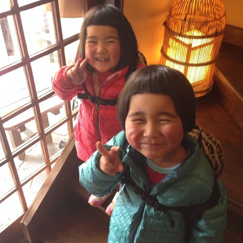 Theo như thông tin trên Instagram, cặp anh em người Nhật có nickname là Bucky và Pippi, sống ở Fukuoka, Nhật Bản.