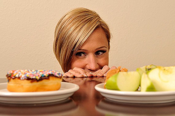 Ăn thiếu khoa học - nhiều người lầm tưởng chế độ ăn uống không ảnh hưởng đến hệ xương khớp. Nhưng nó có thể là nguyên nhân làm tăng nguy cơ mắc các bệnh về xương khớp.