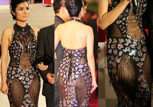 Bộ trang phục được xem là phản cảm nhất trên thảm đỏ showbiz Việt.