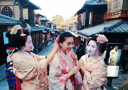 Trước đó, Ngô Thanh Vân cũng diện trang phục truyền thống này của người Nhật.